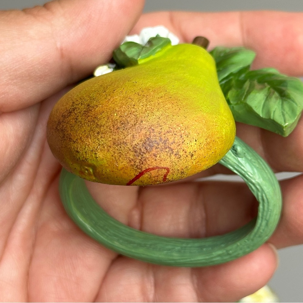 Set of 4 Green Pears Napkin Rings - Picture 6 of 8